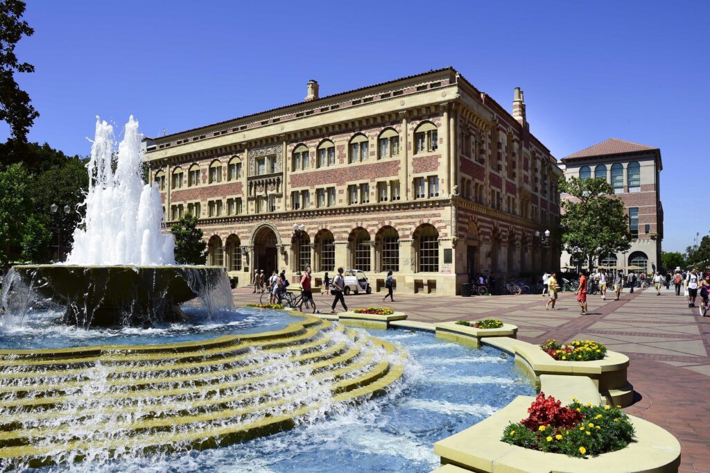 People walking in front of the USC Hahn Plaza Fountain